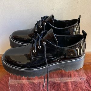 Vegan Faux Patent Leather Platform Oxford Shoes - size 10. EUC